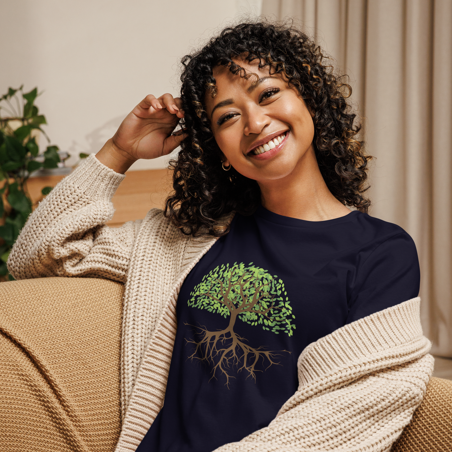 Avslappnad T-shirt för Kvinnor – Trädrötter Design