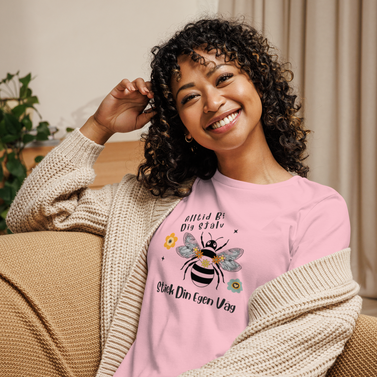 Avslappnad T-shirt för Kvinnor – Bi Dig Själv