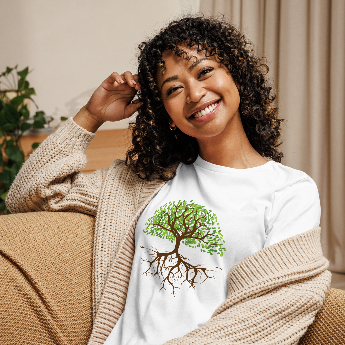 Avslappnad T-shirt för Kvinnor – Trädrötter Design