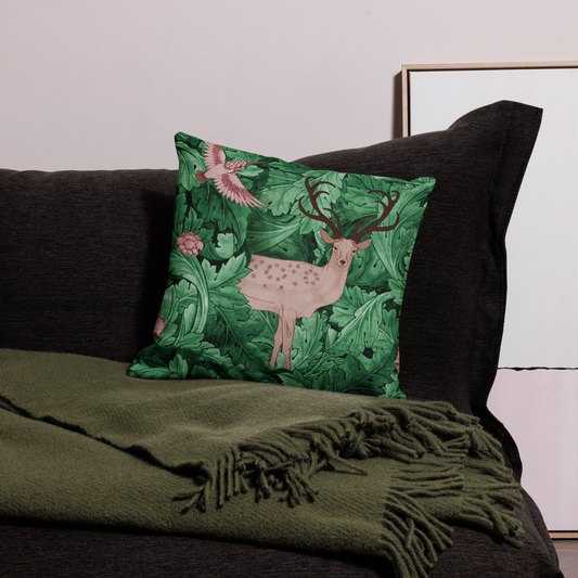 Premium pillow case with double-sided print and hand-drawn deer, oak leaves, and bird.
Kuddfodral i premiumkvalitet med tryck på båda sidor – handritad dovhjort, ekblad och fågel. 45.7x45.7 cm