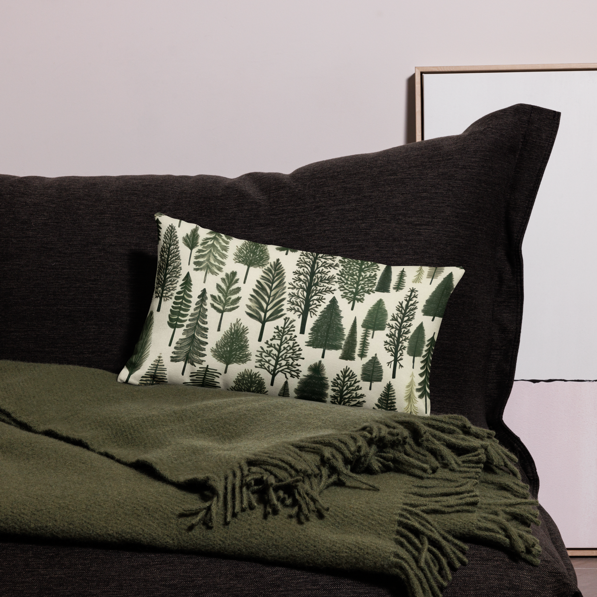 Premium pillow case with double-sided print featuring hand-drawn green spruces. 
Kuddfodral i premiumkvalitet med tryck på båda sidor och gröna handritade granar. 50.8x30.5 cm