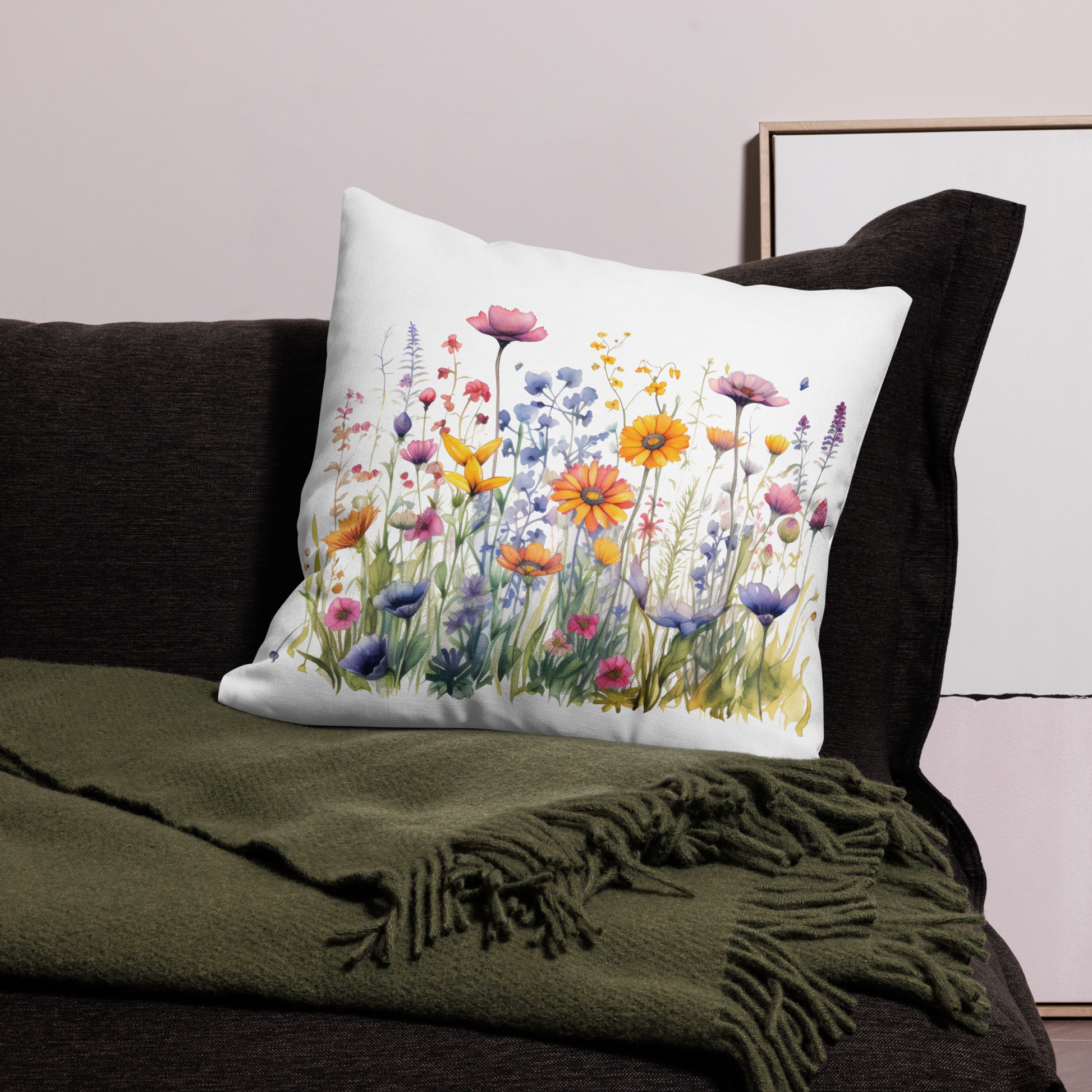 Premium kuddfodral 55,9 × 55,9 cm med akvarellmålade vilda blommor på båda sidor.
Premium pillow case 55,9 × 55,9 cm with watercolor wildflowers printed on both sides.