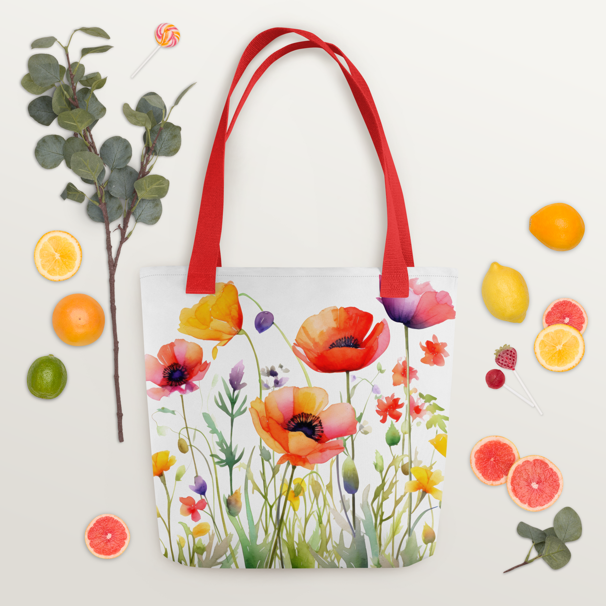 Polyester-tygväska med rött handtag och färgglatt mönster av akvarellmålade ängsblommor på vit botten.
Polyester tote bag with red handle and colorful watercolor-style meadow flowers printed on a white background.