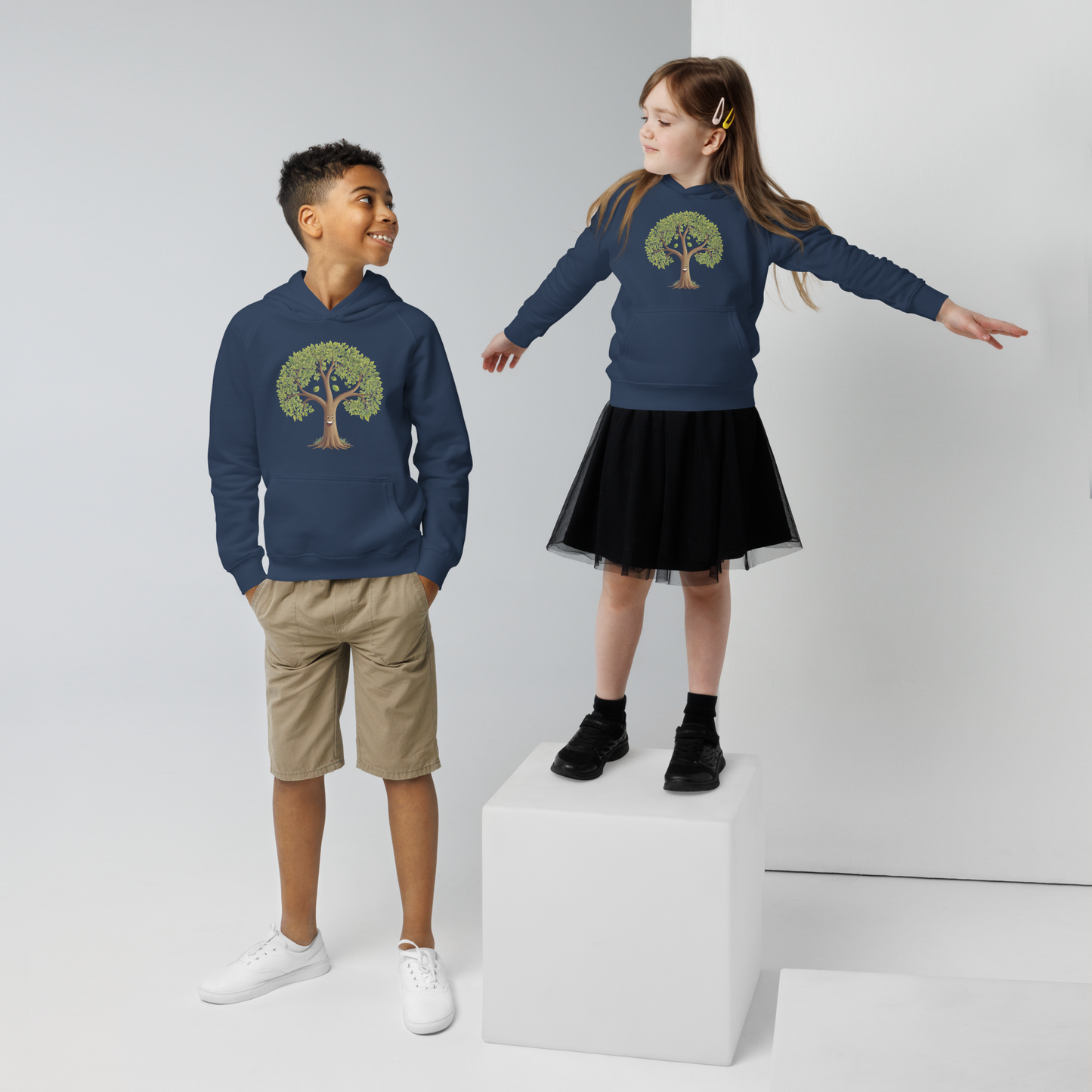 Ekologisk barnhoodie – Lyckligt Träd