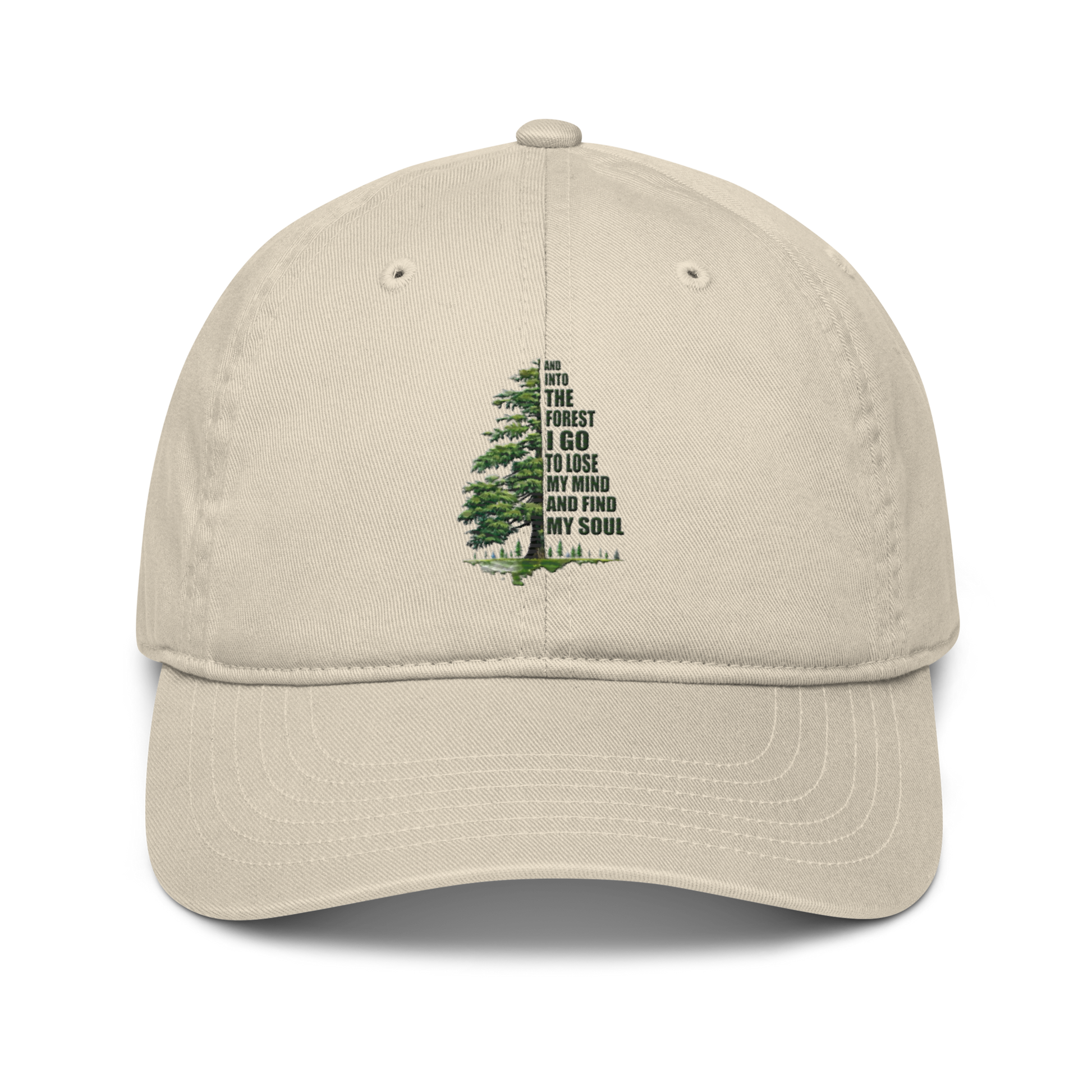 Ljusbeige ekologisk keps med ett broderat motiv av en grön gran och texten "And into the forest I go to lose my mind and find my soul.
Oyster organic cap with an embroidered design of a green pine tree and the text 'And into the forest I go to lose my mind and find my soul.