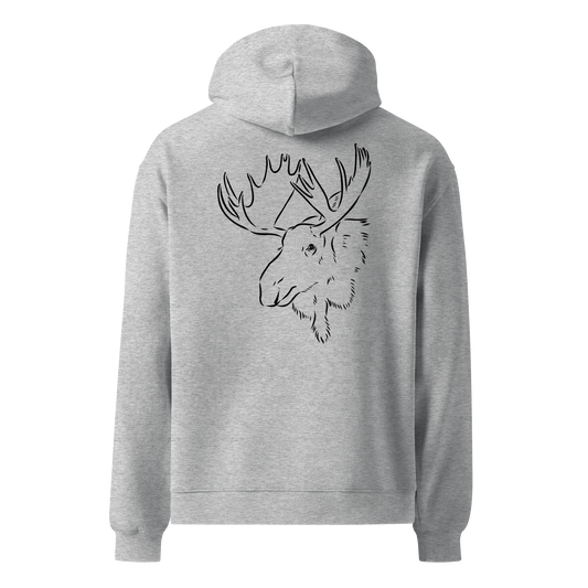 Grå unisex oversized hoodie med handritat älghuvud tryckt på ryggen, naturinspirerad design.
Grey unisex oversized hoodie with hand-drawn moose head print on the back, nature-inspired design.