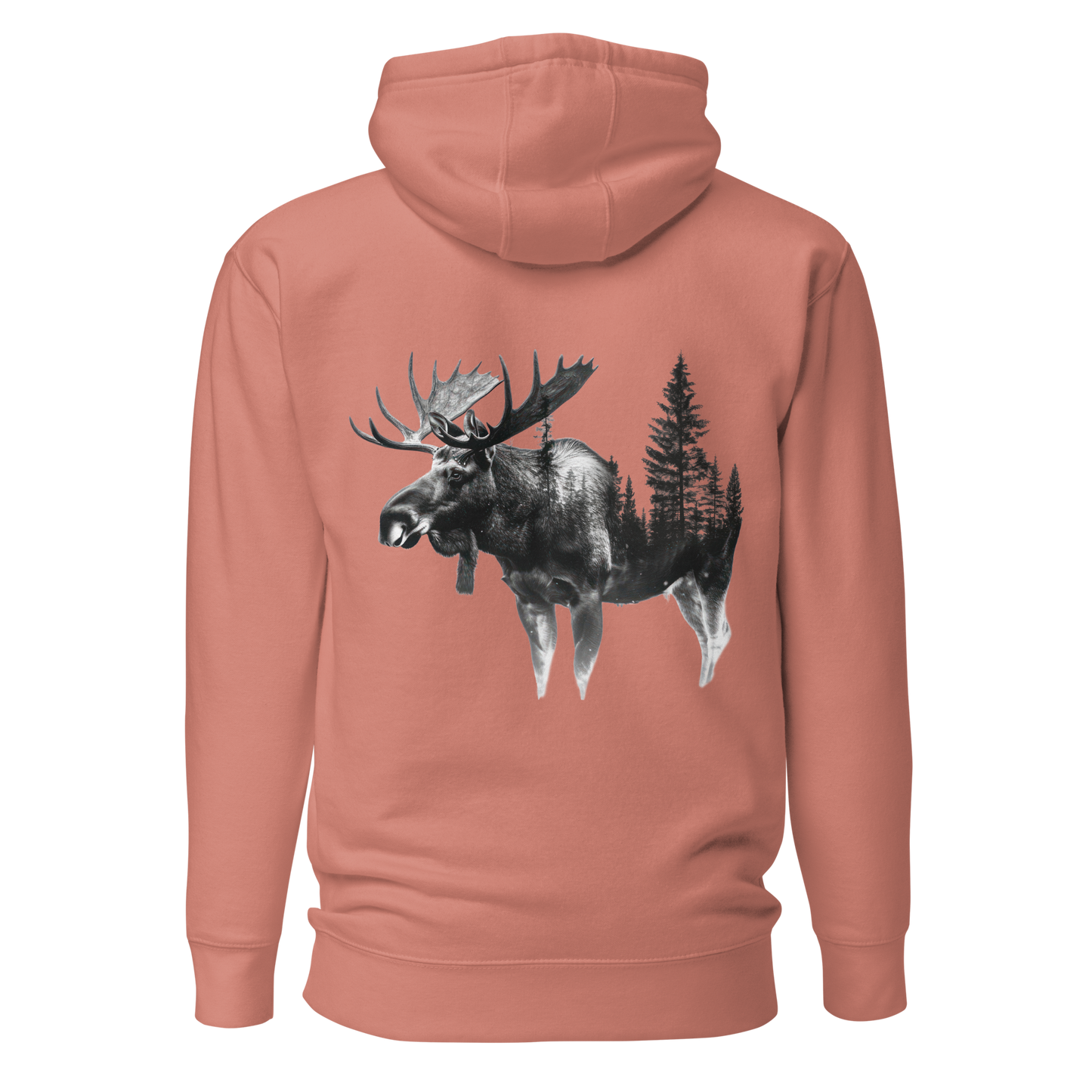 Gammelrosa unisex hoodie med ett svartvitt tryck av en älg med skogssiluett integrerad i kroppen, tryckt på ryggen.
Dusty rose unisex hoodie with a black and white back print of a moose featuring an integrated forest silhouette in its body.