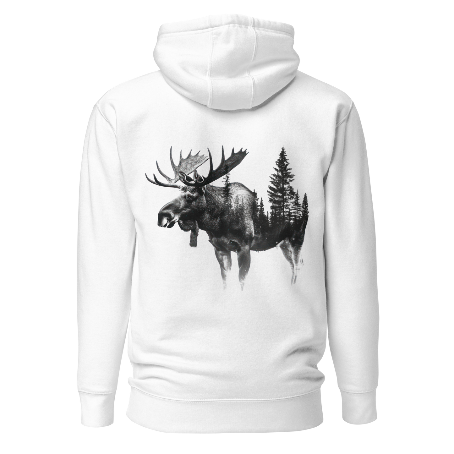 Vit unisex hoodie med ett svartvitt tryck av en älg med skogssiluett integrerad i kroppen, tryckt på ryggen.
White unisex hoodie with a black and white back print of a moose featuring an integrated forest silhouette in its body.