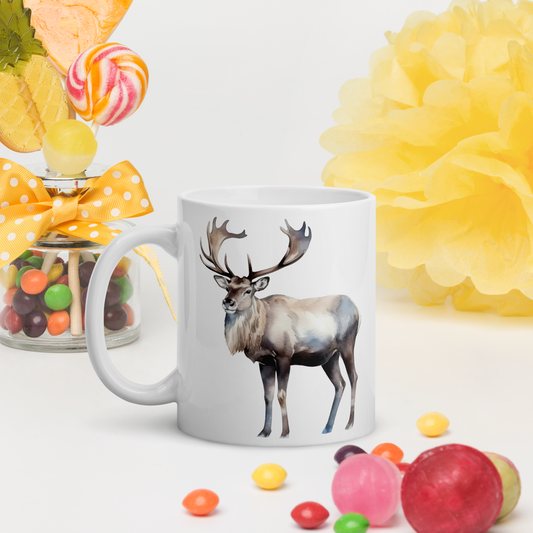 Vit blank keramikmugg 11 oz med akvarellillustration av en stående ren.
White glossy ceramic mug 11 oz with watercolor illustration of a standing reindeer