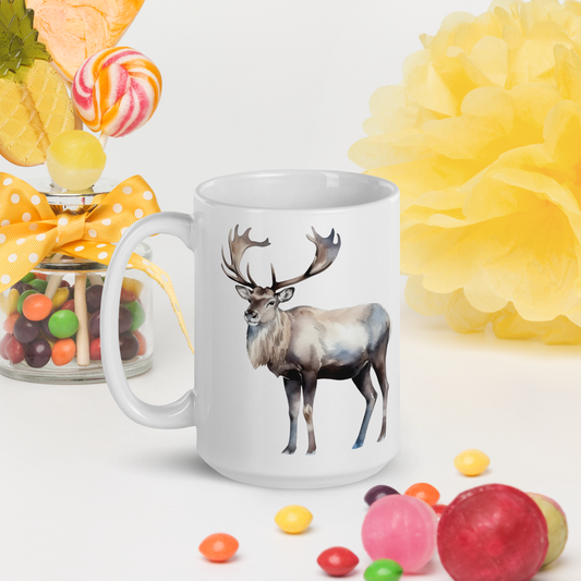 Vit blank keramikmugg 15 oz med akvarellillustration av en stående ren.
White glossy ceramic mug 15 oz with watercolor illustration of a standing reindeer.