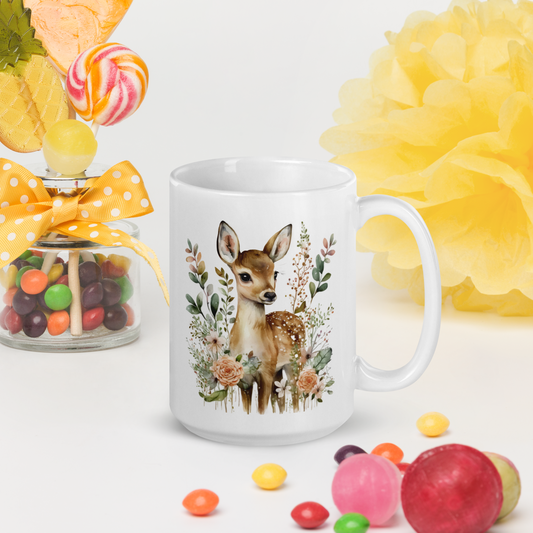 Vit blank keramikmugg 15 oz med ett akvarellmotiv av ett sött rådjur omgivet av blommor.
White glossy ceramic mug 15 oz with a watercolor design of a cute fawn surrounded by flowers.