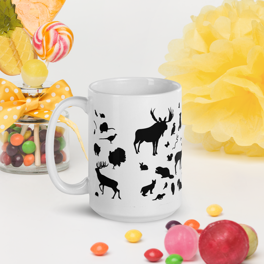 Vit blank keramikmugg 15 oz med svarta djursiluetter.
White glossy ceramic mug 15 oz with black animal silhouettes.