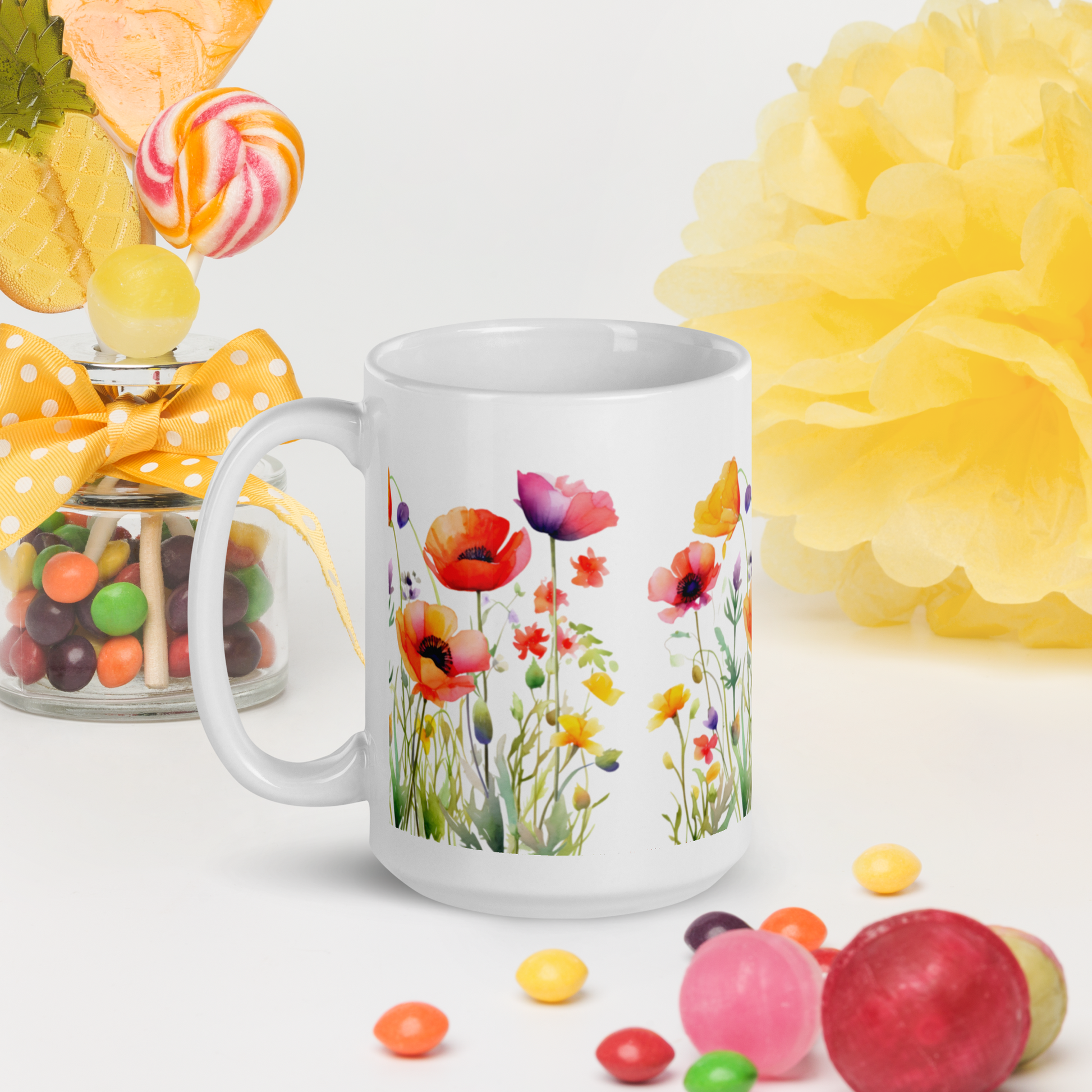Vit blank keramikmugg 15 oz med livfulla akvarellvallmo och ängsblommor runt om, fotograferad i en färgglad och dekorativ miljö.
White glossy ceramic mug 15 oz with vibrant watercolor poppies and wildflowers printed all around, shown in a bright, decorative setting.
