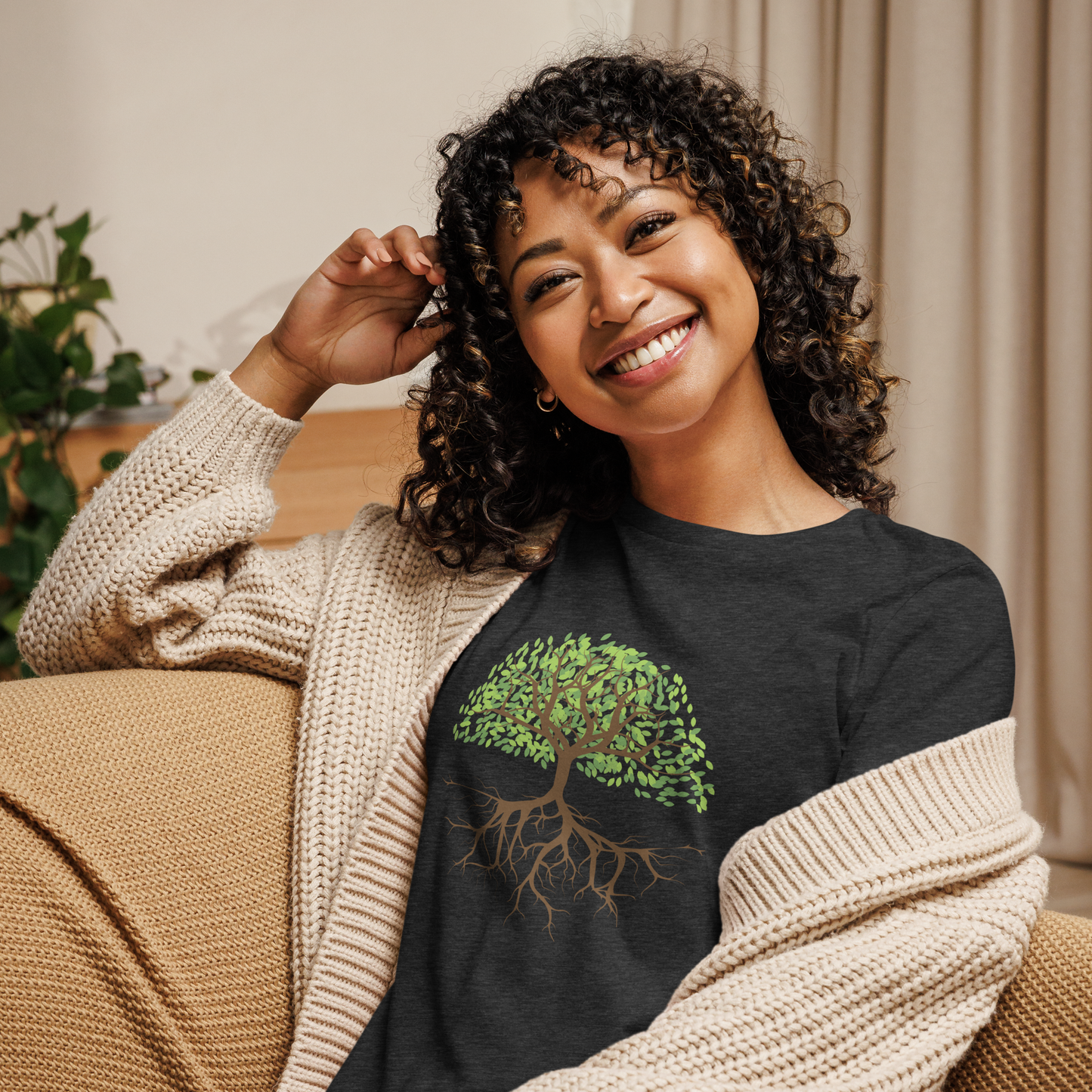 Avslappnad T-shirt för Kvinnor – Trädrötter Design