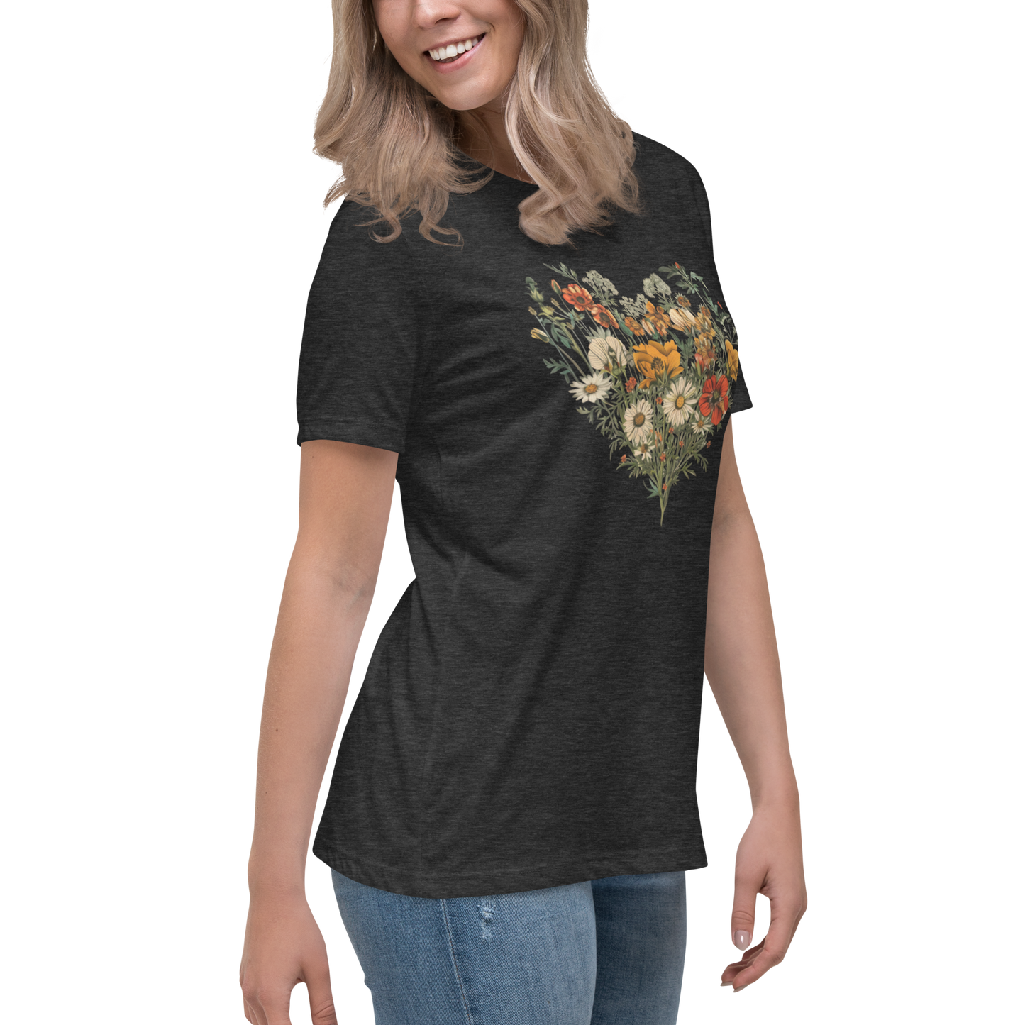 Avslappnad T-shirt för Kvinnor – Hjärta av Vildblommor