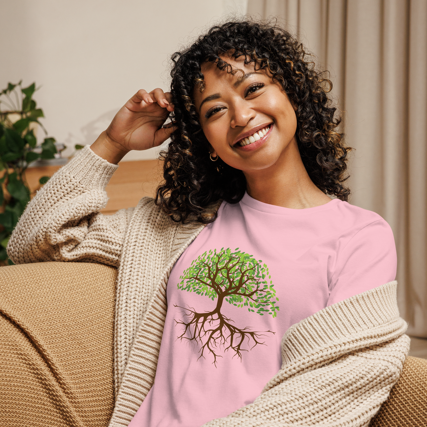 Avslappnad T-shirt för Kvinnor – Trädrötter Design
